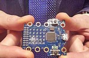 BBC говорит, что внедрение компьютера для школьников Micro Bit будет отложено