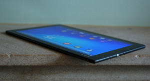 Экстремально тонкий планшет представила компания Sony
