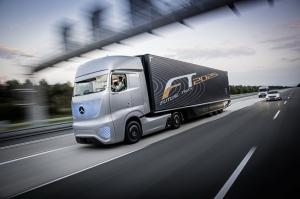 «Грузовик будущего» от Mercedes готов к выходу на дорогу Фото 0