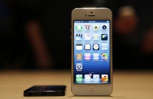 Самым «ненавистным» смартфоном последнего времени назвали iPhone 5