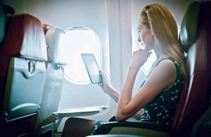 На борту самолетов в США пассажиры теперь смогут пользоваться гаджетами