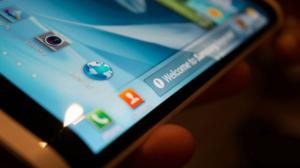 В смартфонах Samsung может использоваться технология трехстороннего экрана