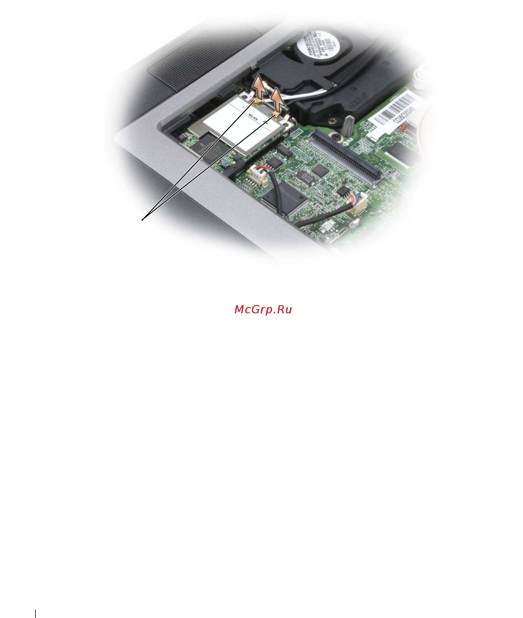 Dell Latitude D531 [132/174] Высвободите плату отводя металлическую скобу от платы до тех пор пока плата слегка не выскочит