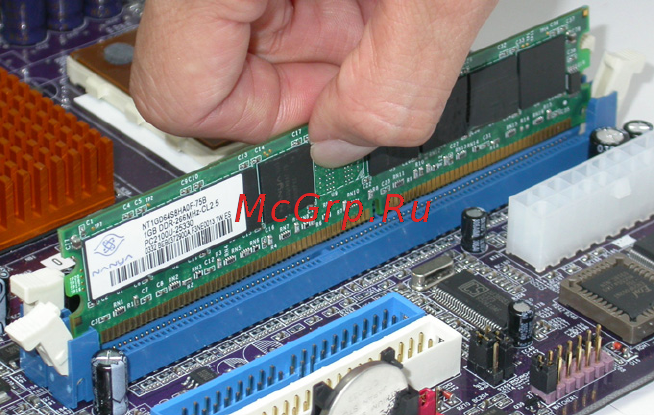 ECS Elitegroup C51G-M2 [21/88] Installing the motherboard